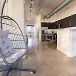 Gorgeous Dtla Artist Loft With Parking And City Views