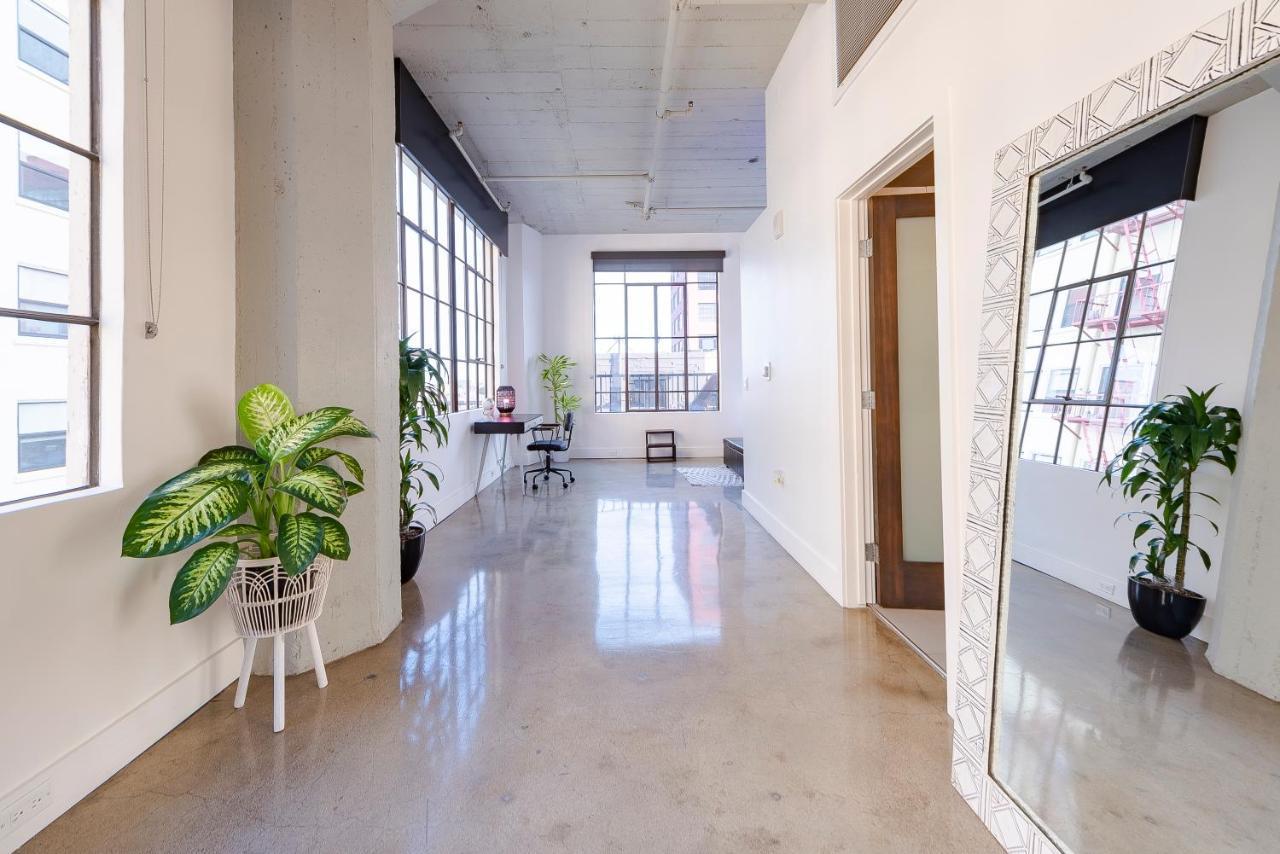 Gorgeous Dtla Artist Loft With Parking And Views Los Angeles
