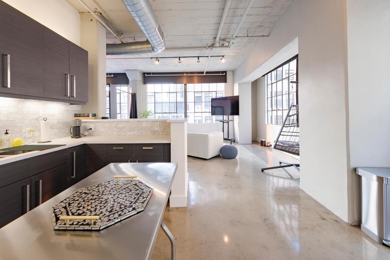 Gorgeous Dtla Artist Loft With Parking And Views Los Angeles